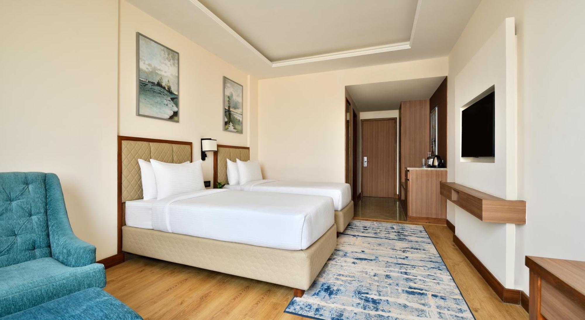 Golden Tulip Jalandhar Hotel Exterior photo